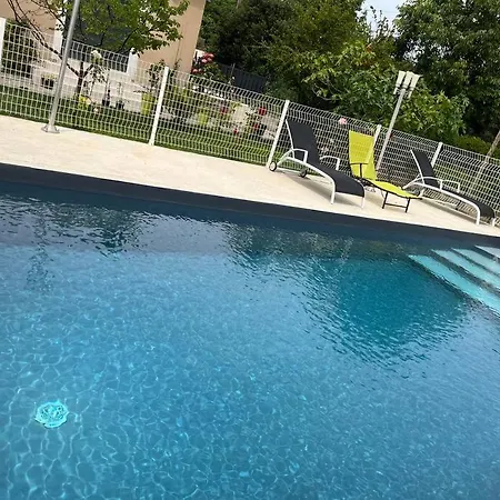 Holiday home Climatise Avec Piscine Et Jacuzzi Carpentras