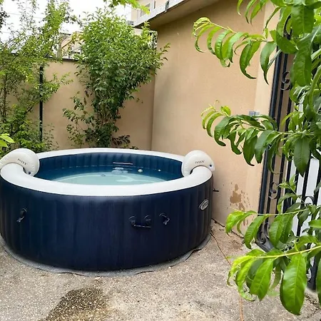 Holiday home Climatise Avec Piscine Et Jacuzzi