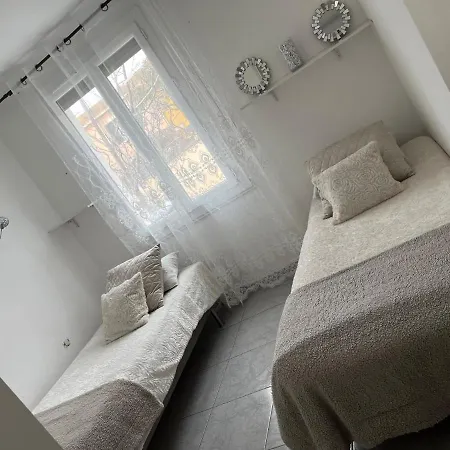 Holiday home Climatise Avec Piscine Et Jacuzzi