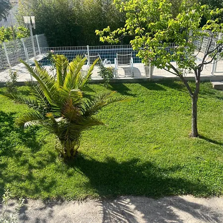 Climatise Avec Piscine Et Jacuzzi Holiday home *